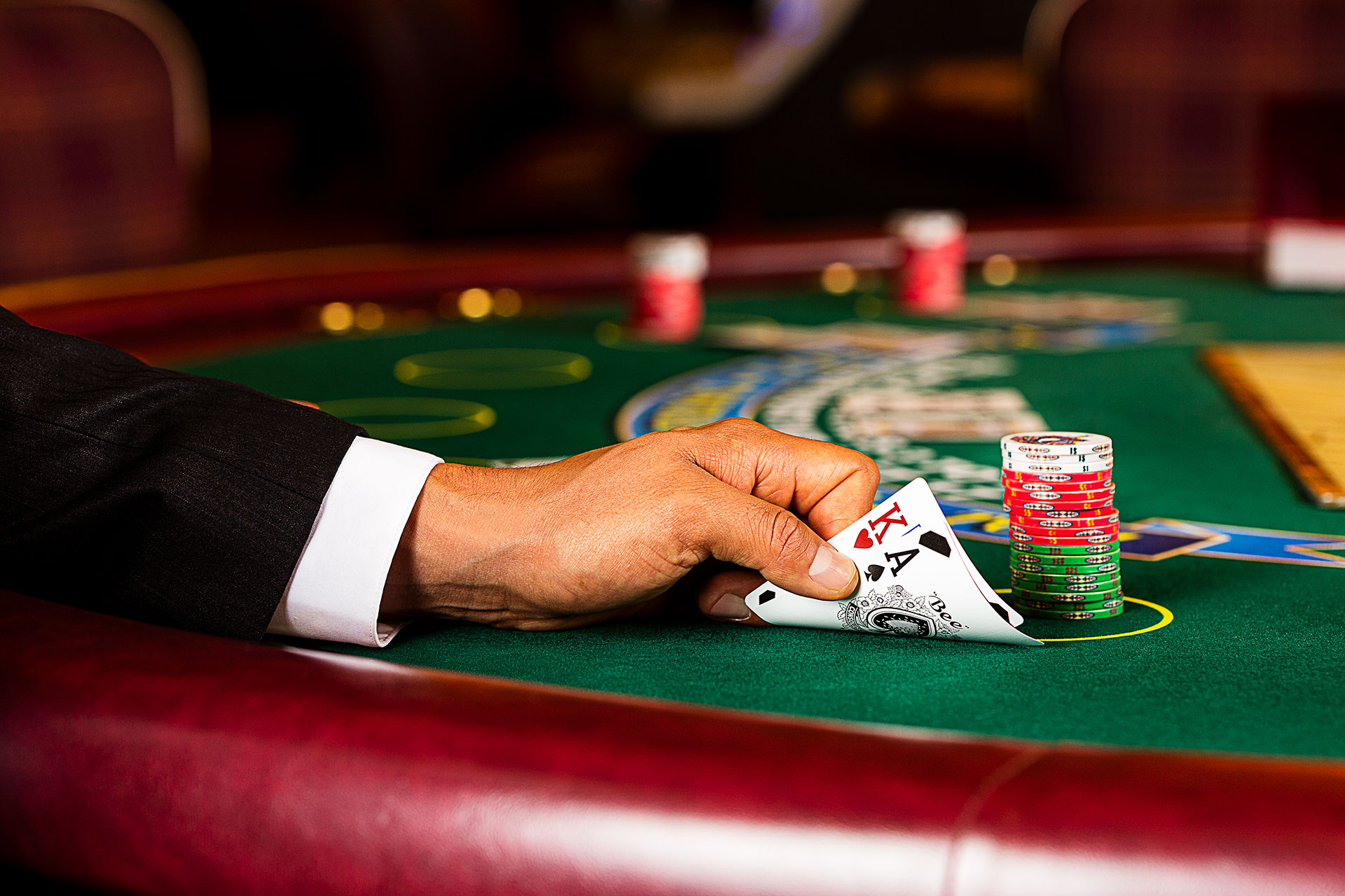 Mesa de Blackjack com dealer profissional